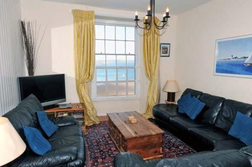 Waldo flat (sleeps max 9) Open plan living room overlooking Tenby harbour.