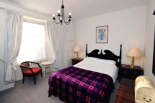 Double king size bedroom in Waldo flat.