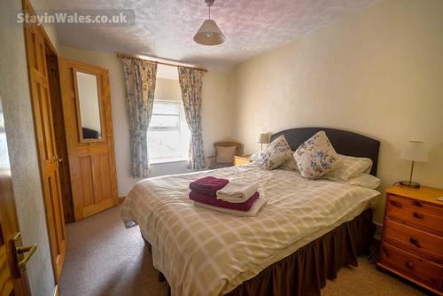 Double bedroom with river view