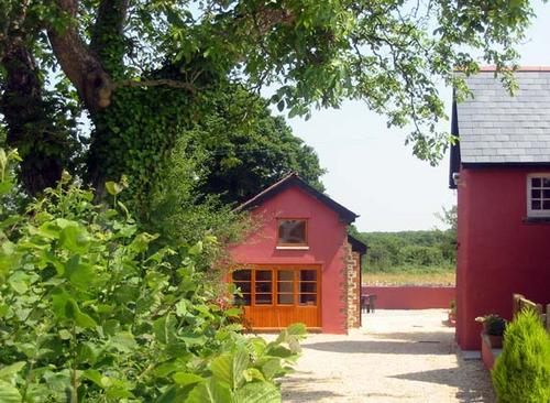 Kingfisher Cottage from the drive.