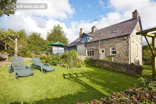 With 7 acres of spacious grounds Brynifor is the idyllic seaside retreat