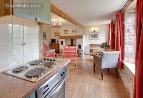 Oak Cottage has a spacious open-plan layout and is ideal for a couple