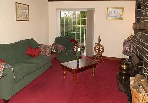 Spacious lounge at Rhos Wen Cottage