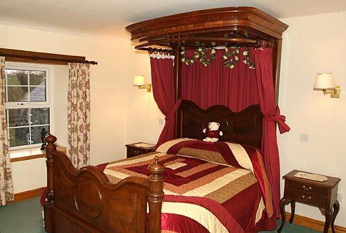 Romantic ''Half Tester Bed'' at the main en-suite bedroom at Hendre Farmhouse
