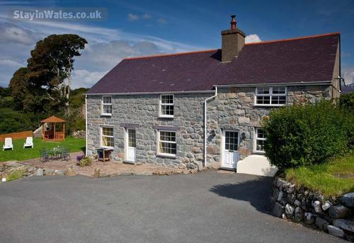 Hendre Farmhouse at Rhos Country Cottages, Criccieth on the Llyn Peninsula