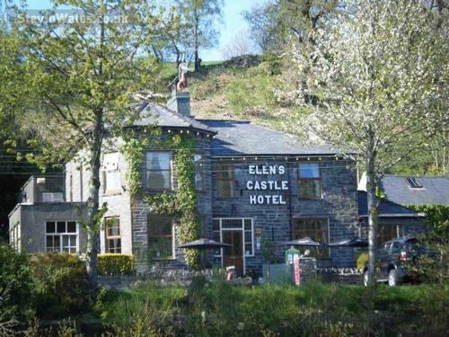Spring blossom at Elen''s Castle Hotel