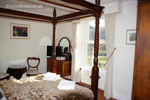 Room 2 Four-poster with stunning views