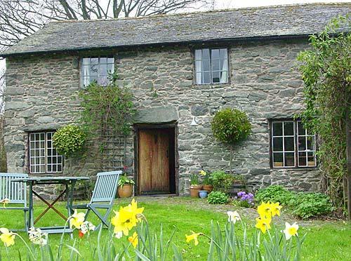 The cottage in Spring