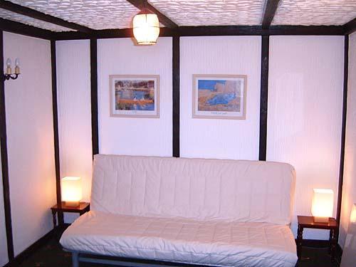 Bed settee in the dining room