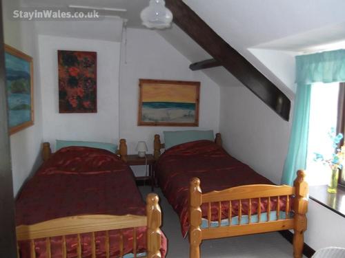 twin bedroom