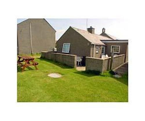 Hoewal barbecue and patio area