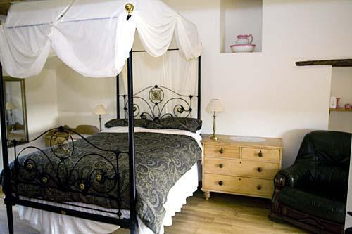 Four poster bedroom