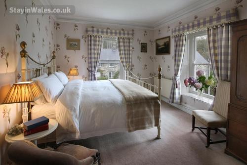 Llanfendigaid Tulip Room