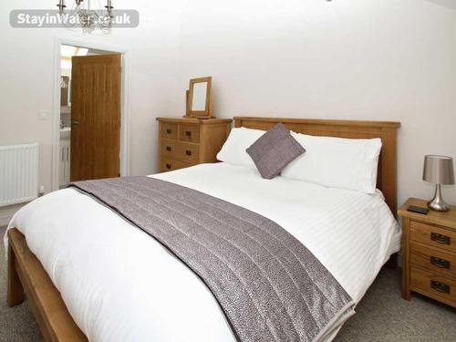 The bedroom with kingsize bed and en-suite shower room