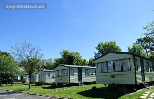 We are small, quiet and friendly site that welcomes couples and families.