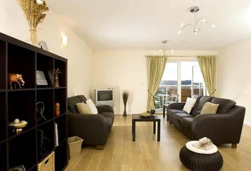 Spacious living room
