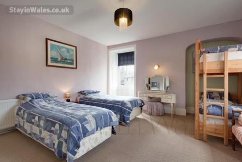 En-suite family bedroom