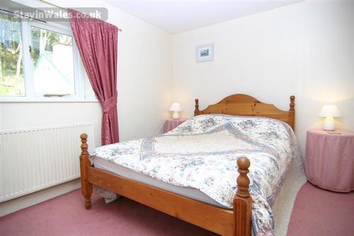 Main bedroom with en-suite bathroom