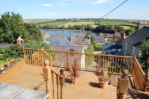 Maes y Fynnon - decking area
