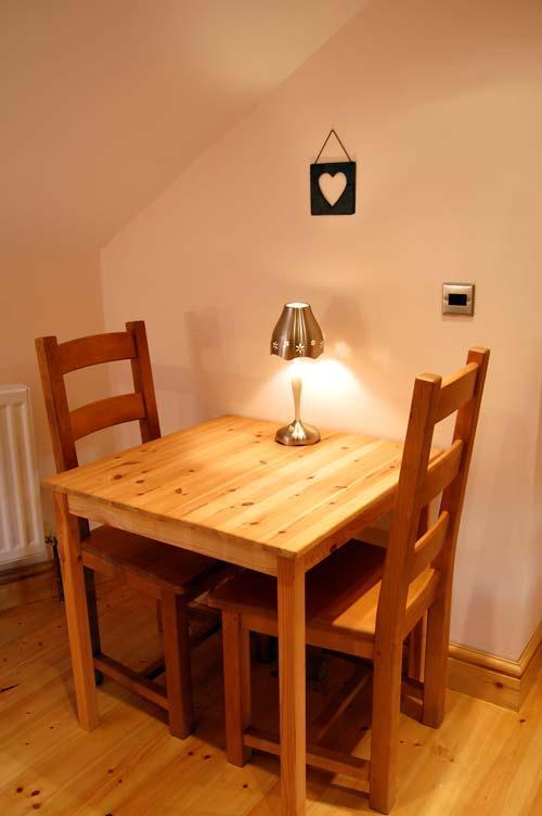 Ffynnon Fach - dining table