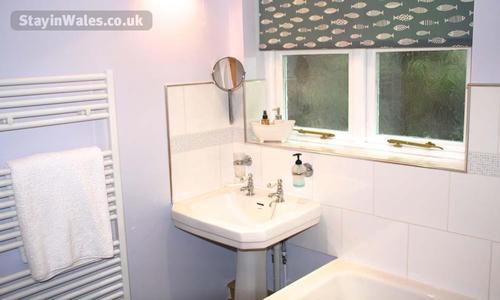 Maes y ffynnon bathroom