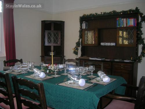 Dining Table can seat 6-8 Guests