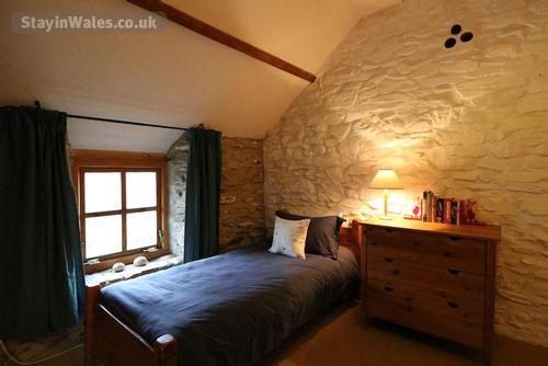 The single bed in the main bedroom