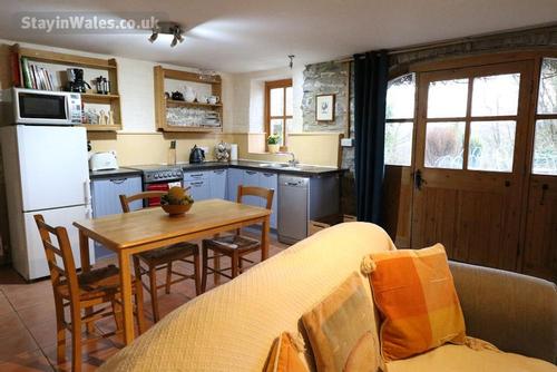 The fully equipped kitchen