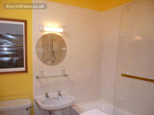 Loveston Barn Bathroom