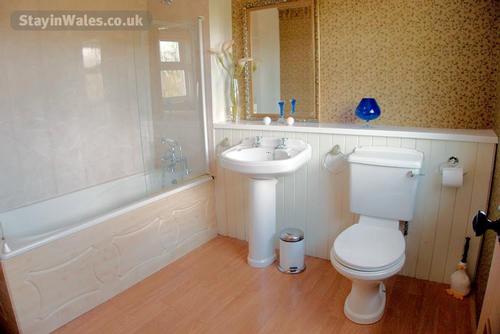 Farmhouse - bathroom