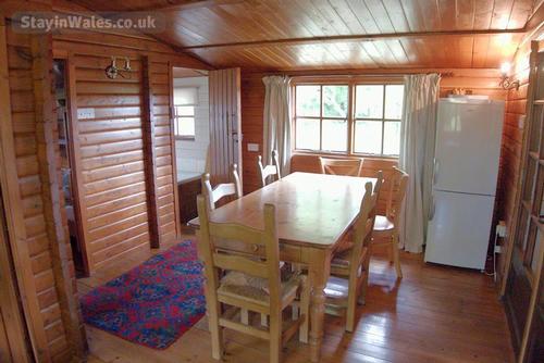 Log Cabin - dining area