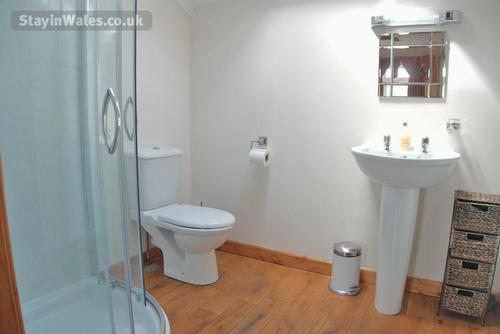 Carthouse - shower room