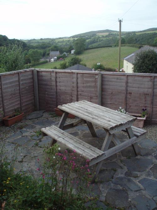 Picnic table