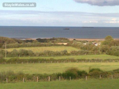 The short distance to Lligwy Beach