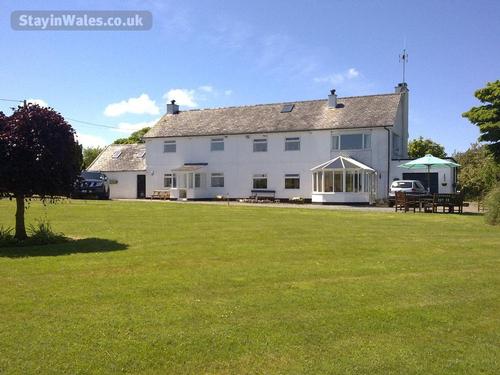 Siop y Rhos Farmhouse