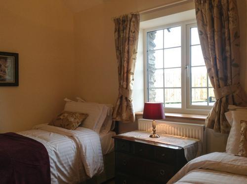 Hunters Lodge twin bedroom