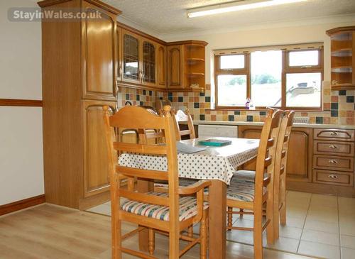 Cysgod y Mynydd - kitchen diner