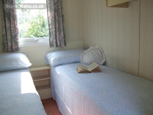 Twin Bedroom