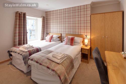 A twin bedroom at the Elan Hotel, Rhayader