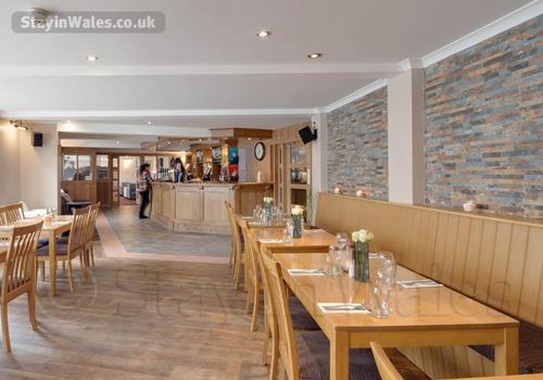 The restaurant and bar at the Elan Hotel