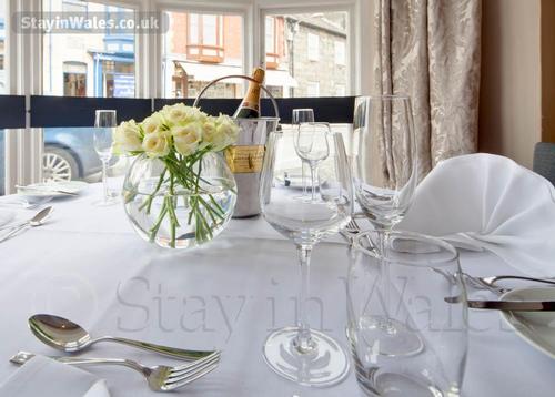 Dine in style at the elan Hotel