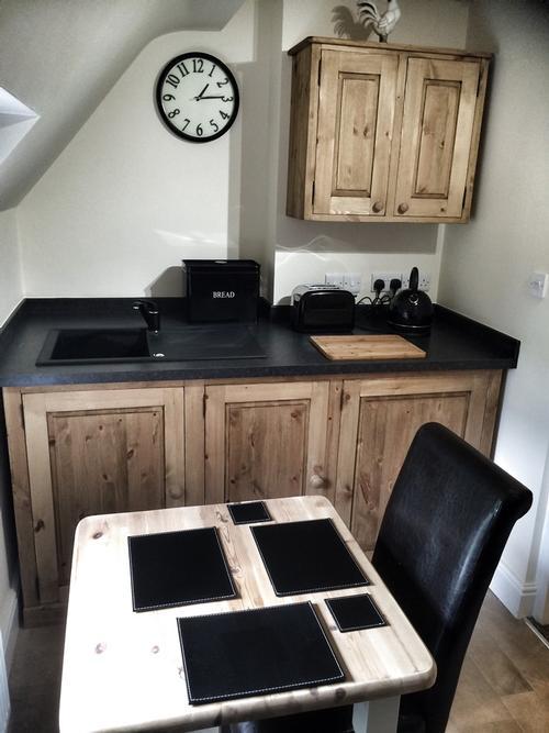 Handmade, fully fitted kitchen, including cooker/hob, dishwasher, washing machine and microwave.