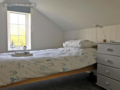 Upstairs bedroom 2