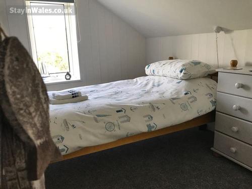 Upstairs bedroom 2