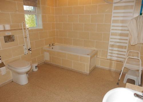 Large Bathroom / wet room