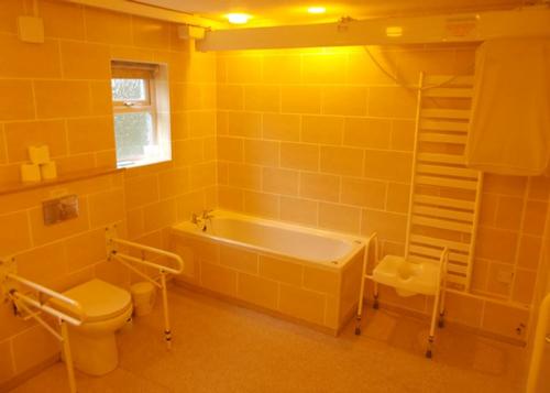 Large Bathroom / wet room