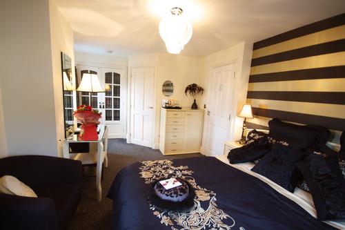 Double ensuite bedroom