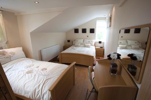 Bedroom, sleeps 4