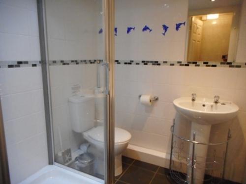 Pine Chalet bathroom