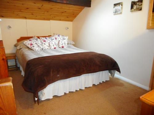 Pine Chalet - double bed on gallery level